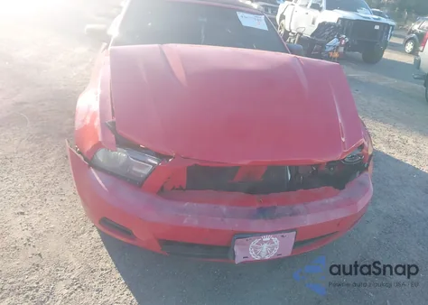 2010 Ford Mustang V6/V6 Premium z USA, uszkodzony, nr VIN 1ZVBP8ENXA5122261